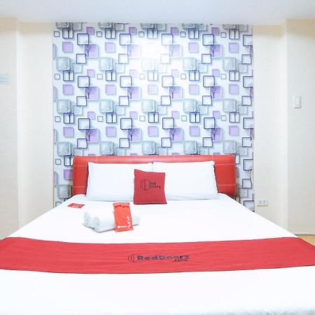 RedDoorz DBuilders Ph2 Taguig Hotel Buitenkant foto
