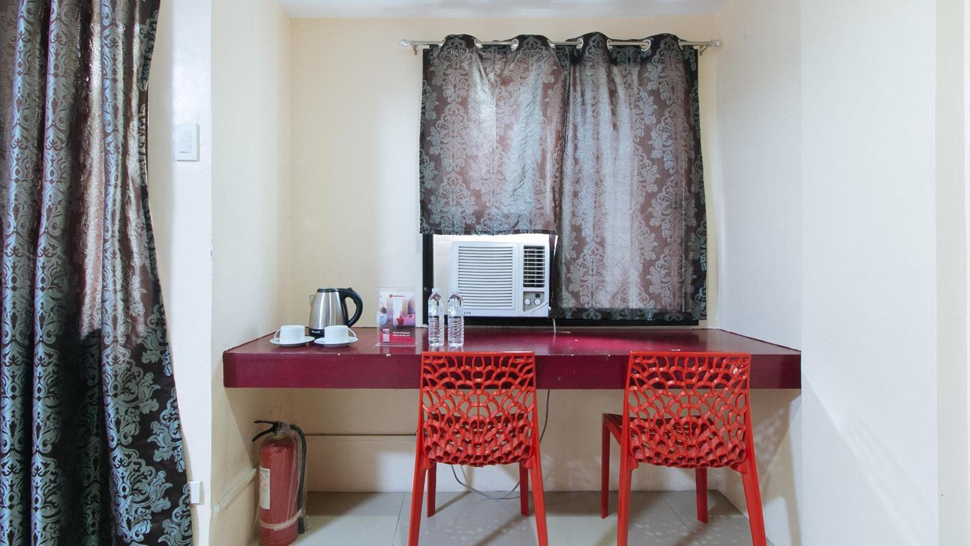 RedDoorz DBuilders Ph2 Taguig Hotel Buitenkant foto