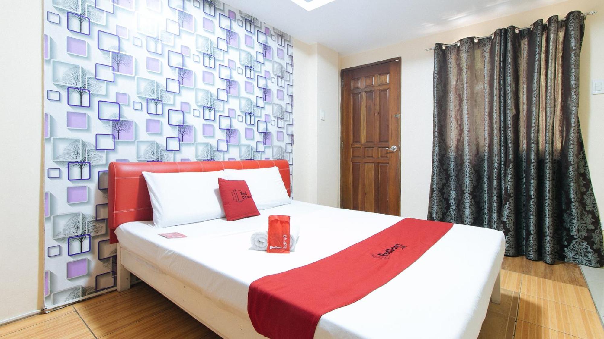 RedDoorz DBuilders Ph2 Taguig Hotel Buitenkant foto