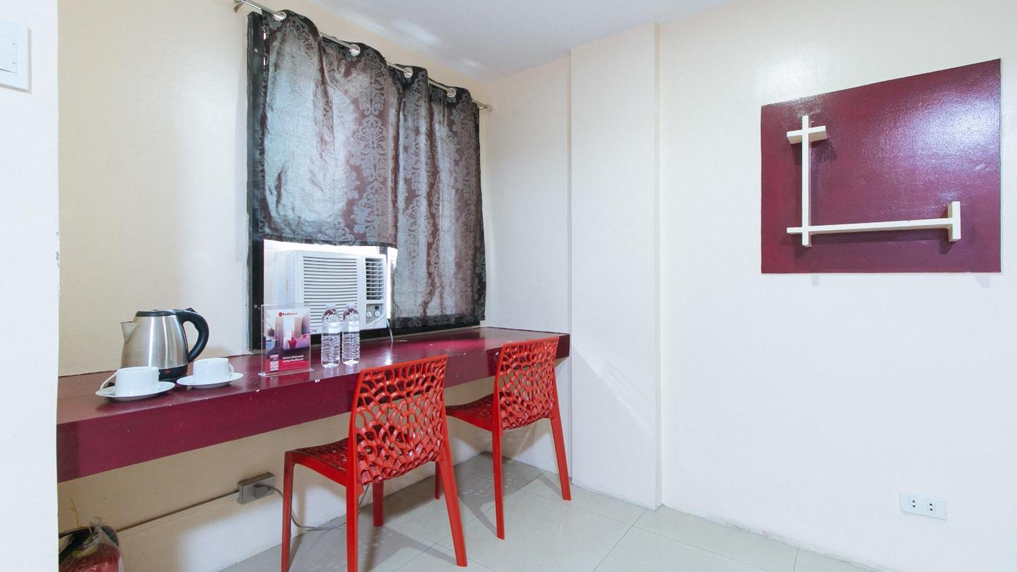 RedDoorz DBuilders Ph2 Taguig Hotel Buitenkant foto