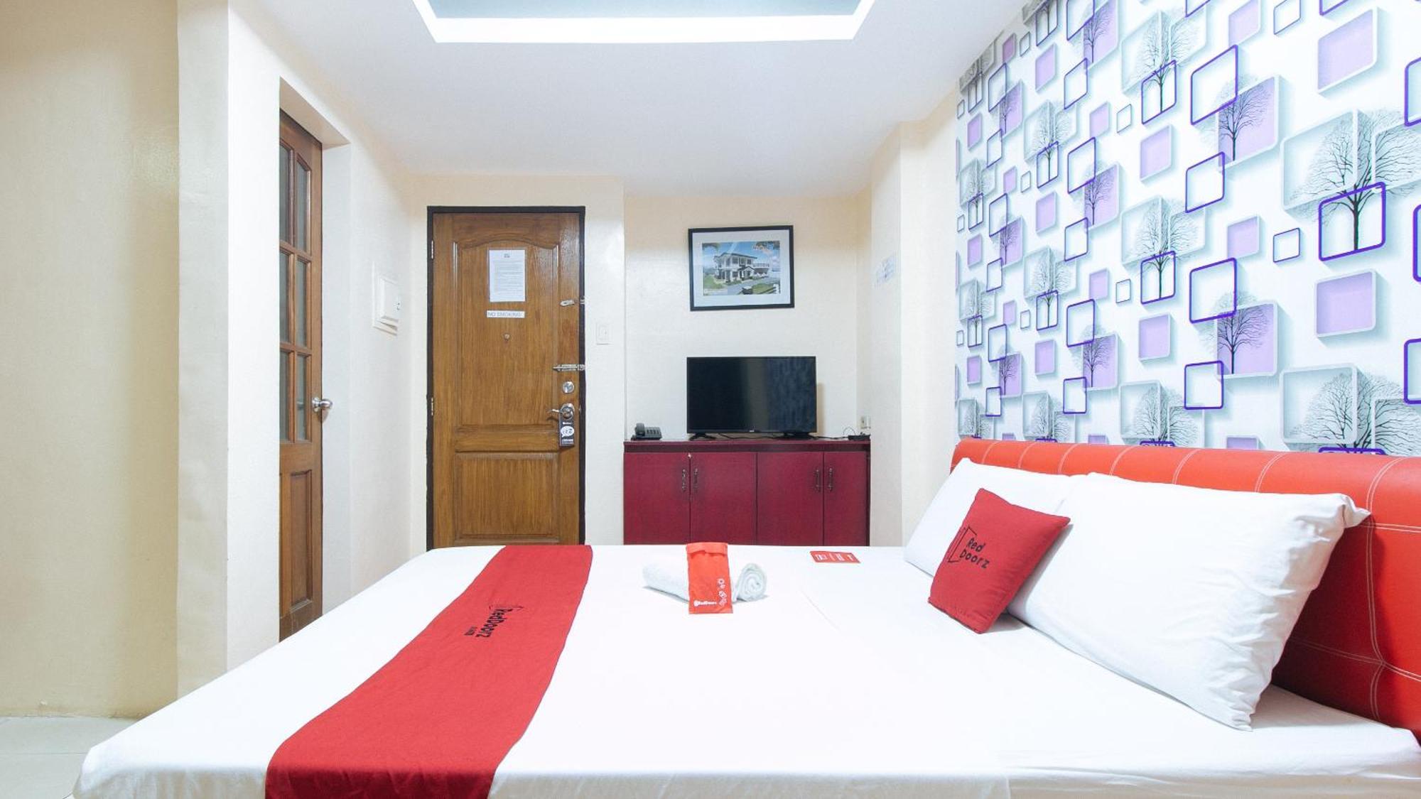 RedDoorz DBuilders Ph2 Taguig Hotel Buitenkant foto