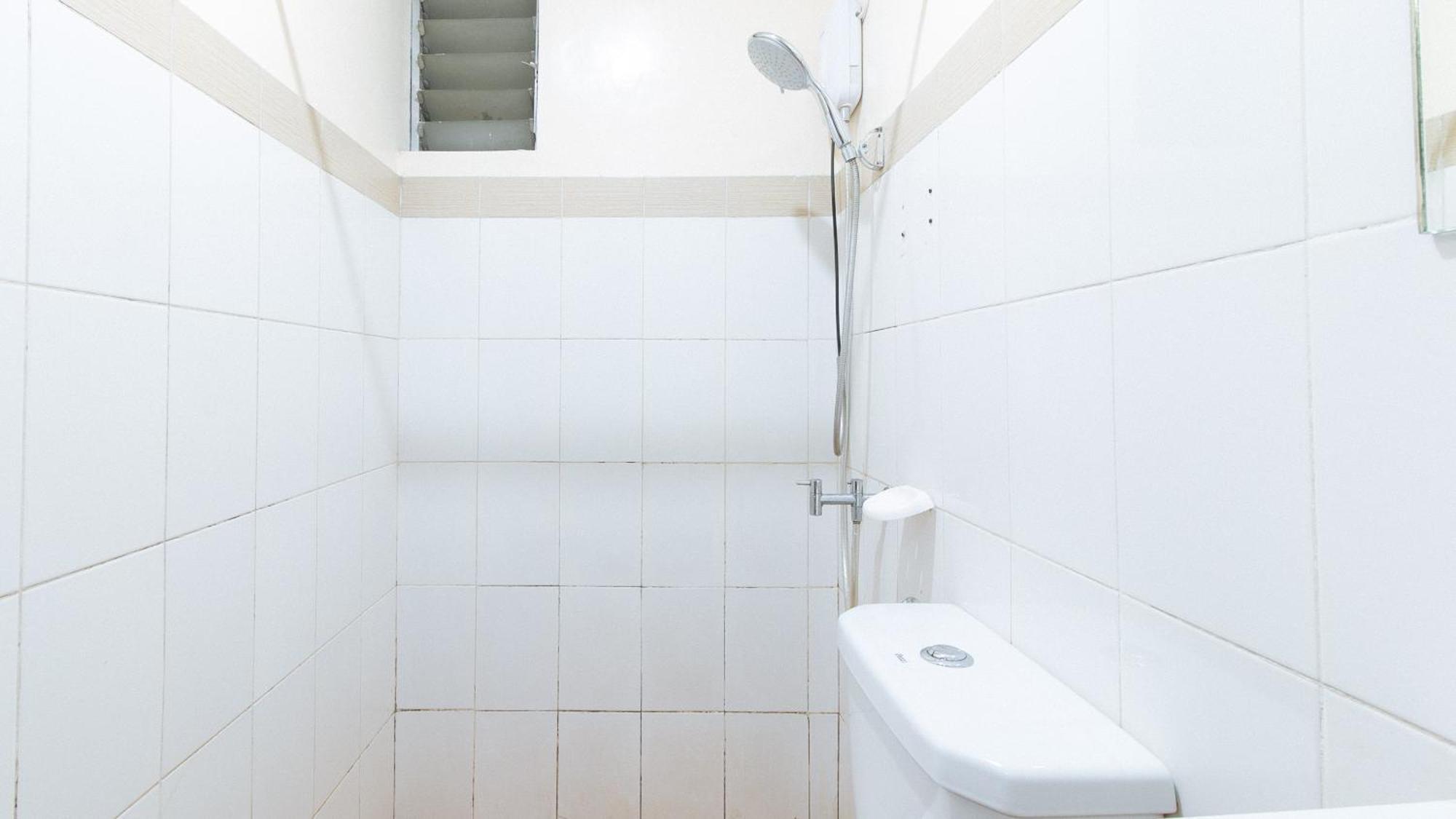 RedDoorz DBuilders Ph2 Taguig Hotel Buitenkant foto