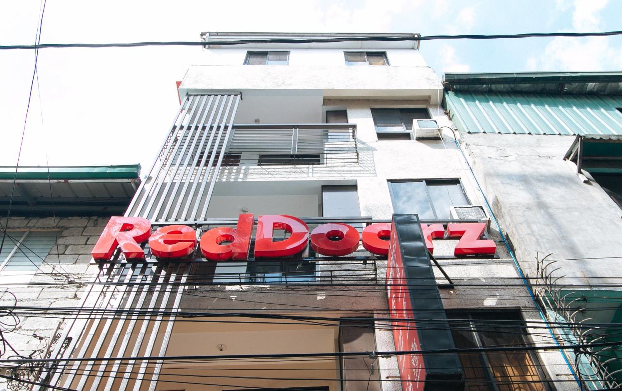 RedDoorz DBuilders Ph2 Taguig Hotel Buitenkant foto