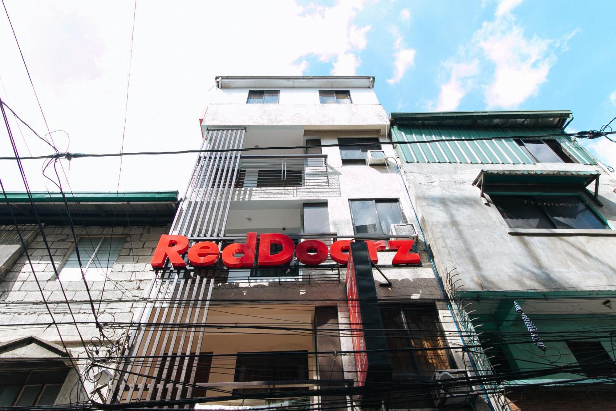 RedDoorz DBuilders Ph2 Taguig Hotel Buitenkant foto