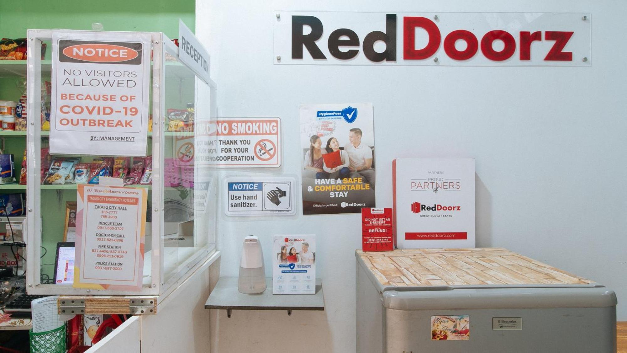 RedDoorz DBuilders Ph2 Taguig Hotel Buitenkant foto